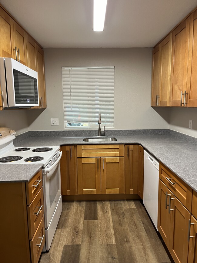 Cocina de 2 dormitorios - Hill Crest Townhomes