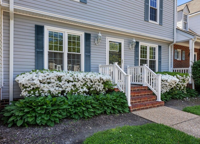 Foto del edificio - DARLING TOWNHOUSE IN WESTOVER HILLS