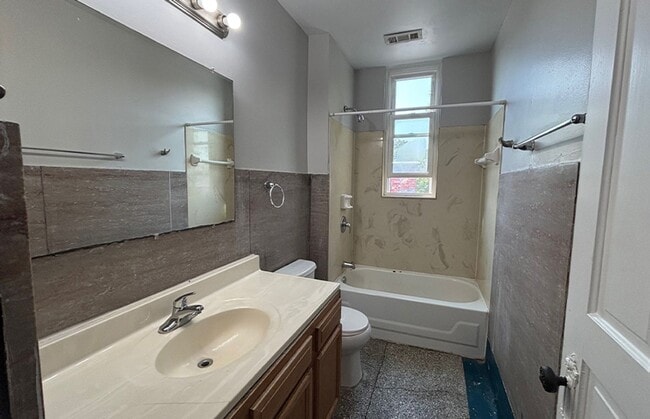 Building Photo - 3241 Jefferson Ave