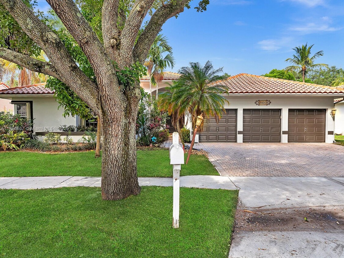 Foto principal - 3420 Washington Ln