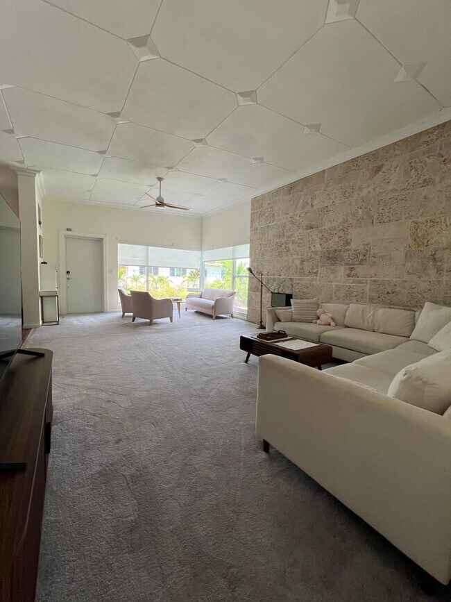 Foto del edificio - 9400 E Bay Harbor Dr