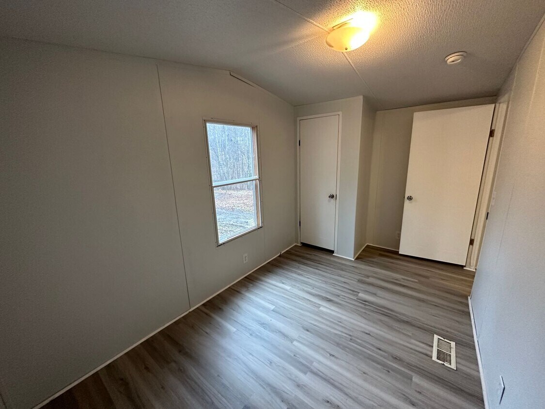 Foto principal - Two bedroom single wide on private lot off...