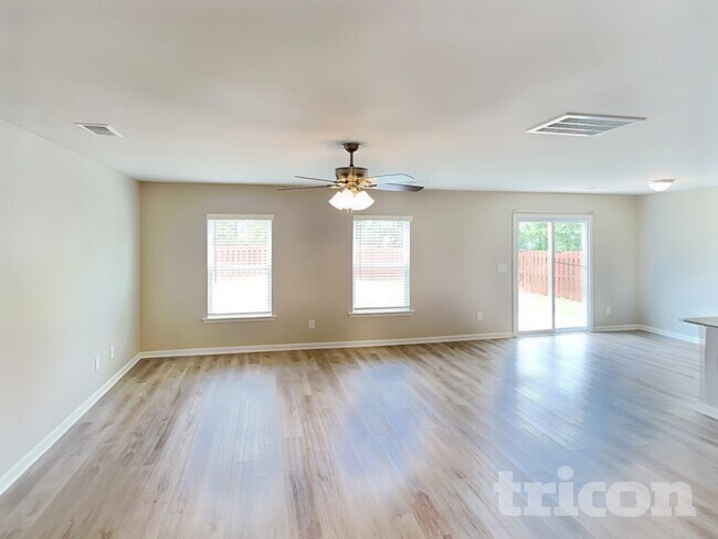 Foto del edificio - 725 Vanguard St