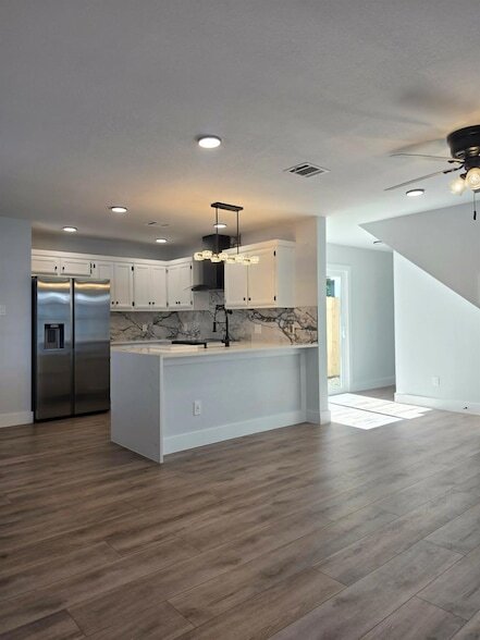 Building Photo - 845 Topaz Ln