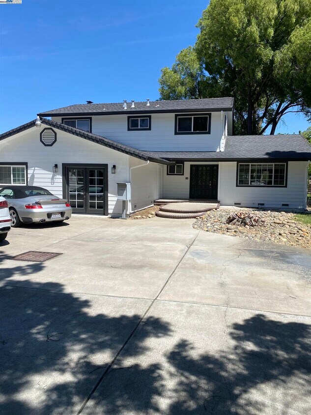 Foto principal - 320 Fairview Ave