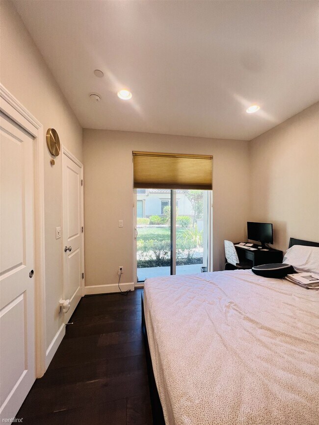 Building Photo - 4 br, 3.5 bath House - 1494 Arcangel Terrace