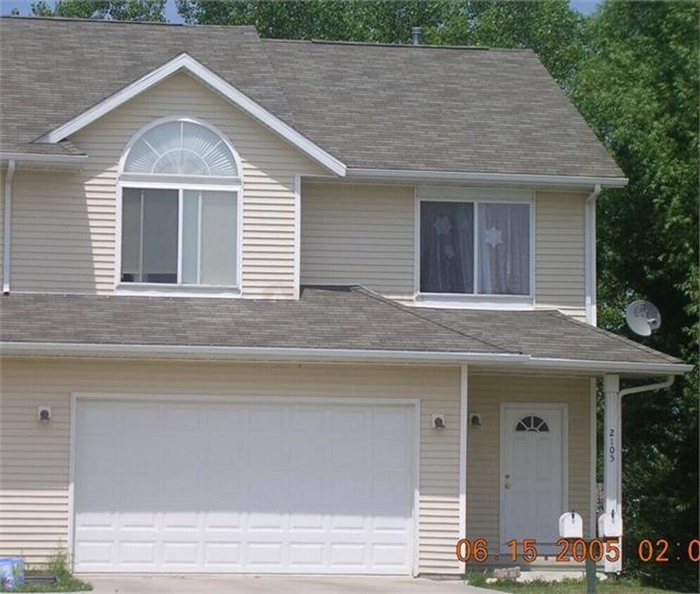 Foto principal - Beautifully Renovated Large 4 bedroom Dupl...