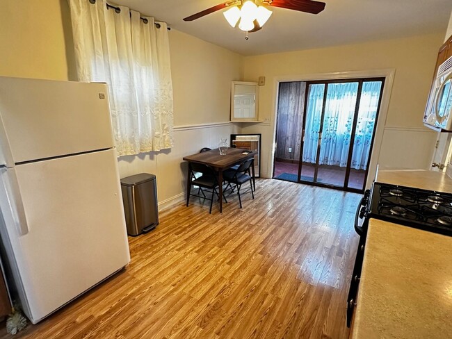 Foto del edificio - Gorgeous 5 bed. 2.5 Bath in Allston.  Cent...