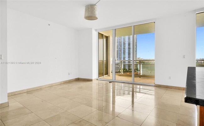 Foto del edificio - 901 Brickell Key Blvd