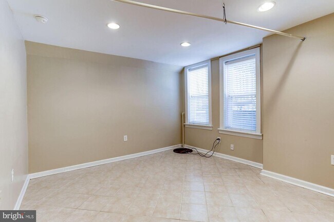 Foto del edificio - 406 S Capitol St SE