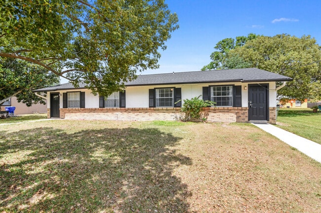 Building Photo - 811 W Magnolia St