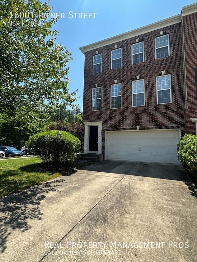 Primary Photo - Qualify for a zero deposit? End unit backi...
