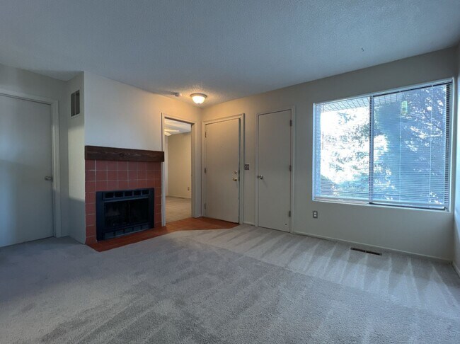 Foto del edificio - Prime Location! 1 bed 1 bath apartment near Sloan's Lake and Main Street Edgewater **Move-In Cred...