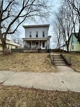 Building Photo - 722 N James St