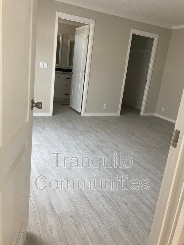 Building Photo - 239 Caroline Ln