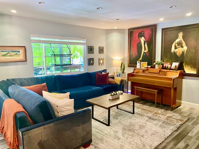 Large living and dining space - 645 Pacific Ave