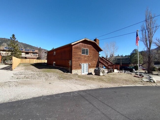 Building Photo - Spacious Cabin Style Home in Pine Mountain Club! Available for Immediate Move In