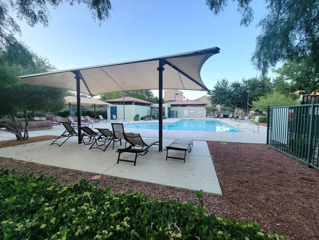 Piscina comunitaria - 3940 Zodiacal Light St