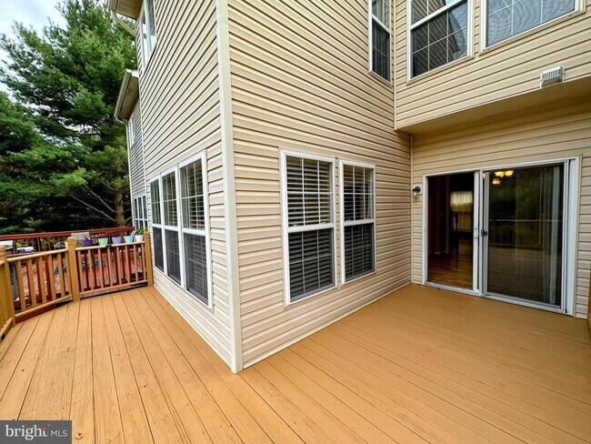 Foto del edificio - 6135 Newport Terrace