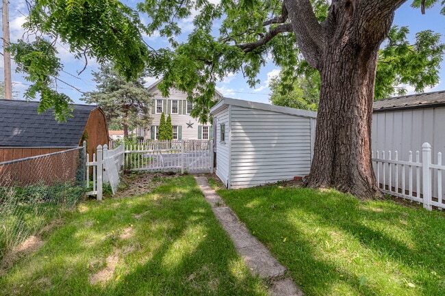 Building Photo - 303 Ridge Ave