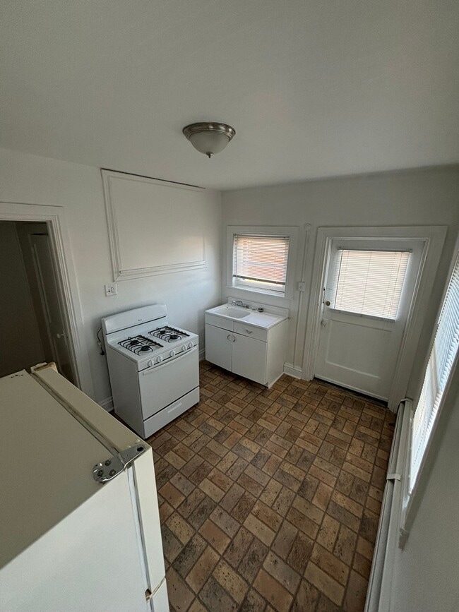 Building Photo - 123 E Market St