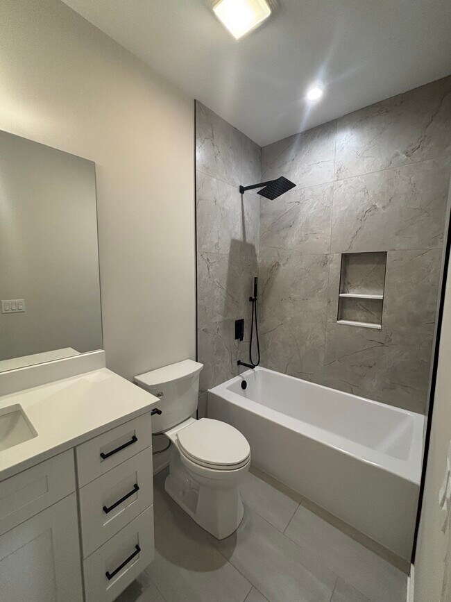 Foto del edificio - 6853 W Belmont Ave