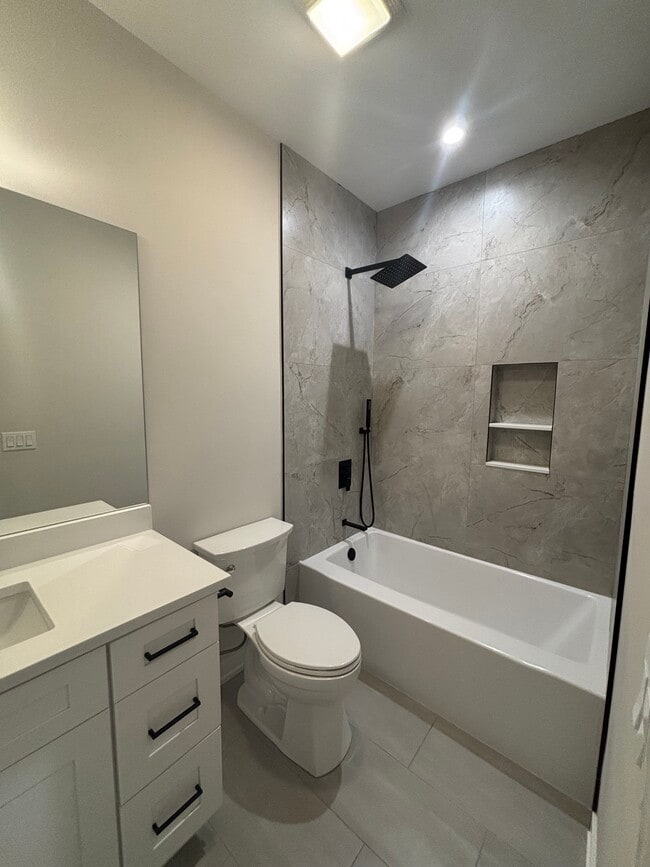 Building Photo - 6853 W Belmont Ave