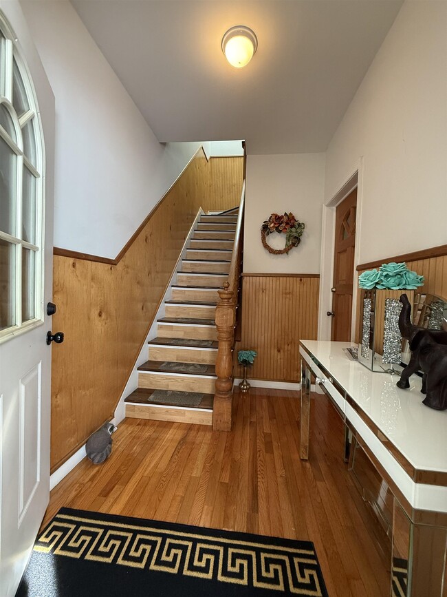 Building Photo - 470 Mallory Ave
