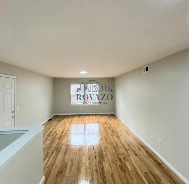 Foto del edificio - 297 Avon Ave