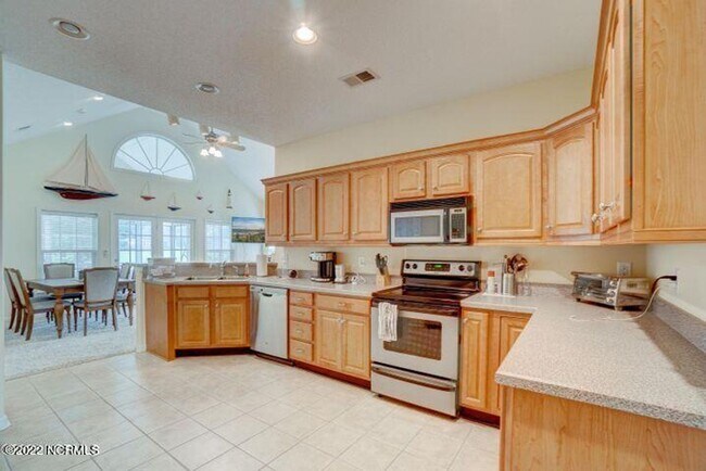 Building Photo - BEAUTIFUL BRICK HOME IN BRUNSWICK PLANTATION