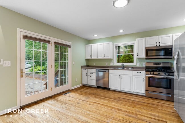 Building Photo - Charming Three-Bedroom Home with Solar Pow...