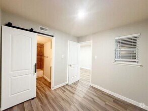 Building Photo - 2020 S Congress Ave