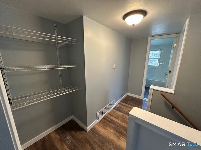 Building Photo - 244 Woodlawn Cir