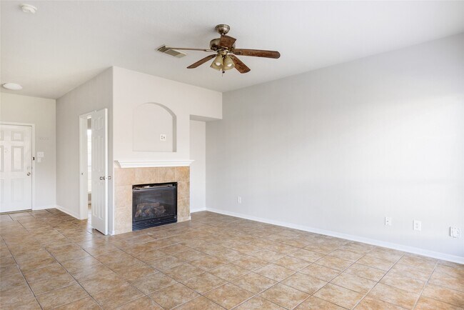 Foto del edificio - 15410 Fir Woods Ln