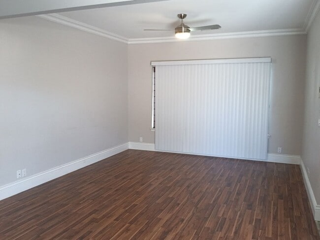 Building Photo - 3 Bedroom, 2.5 Bathroom Home! Schedule a Showing!