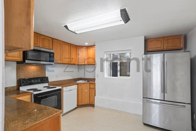 Building Photo - Unit