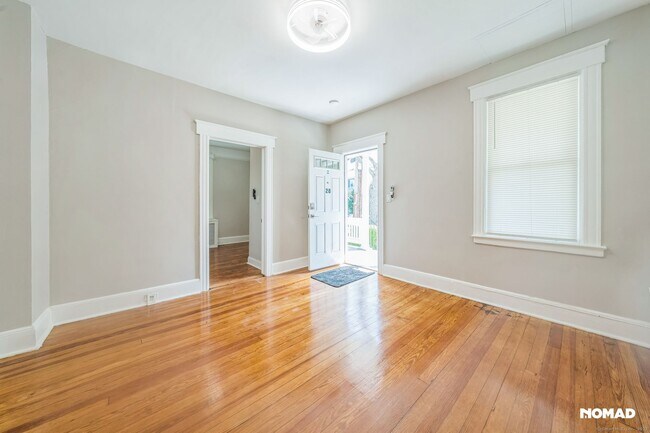 Foto del edificio - 28 Hollow Wood Ln