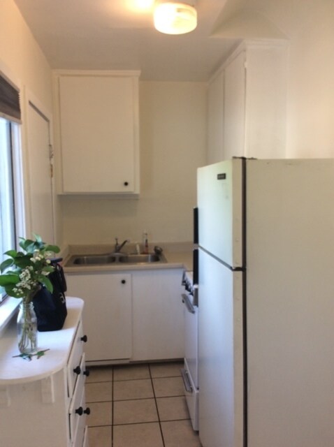 Kitchen - 1538 Silver Lake Blvd