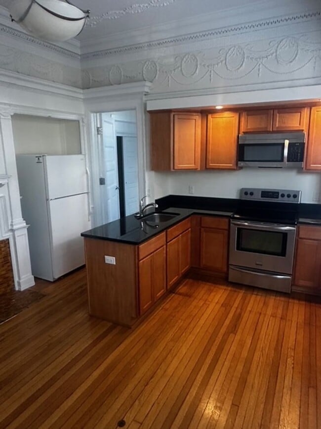 Building Photo - 15 Strathallan Park