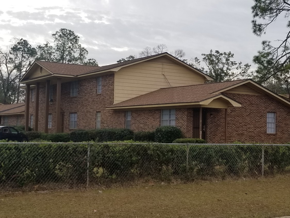 Primary Photo - East Albany Village