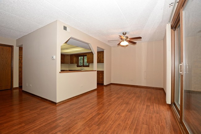 Building Photo - 14521 S Ravinia Ave