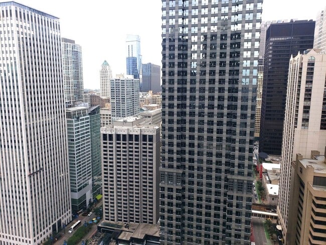 Building Photo - 300 N State St