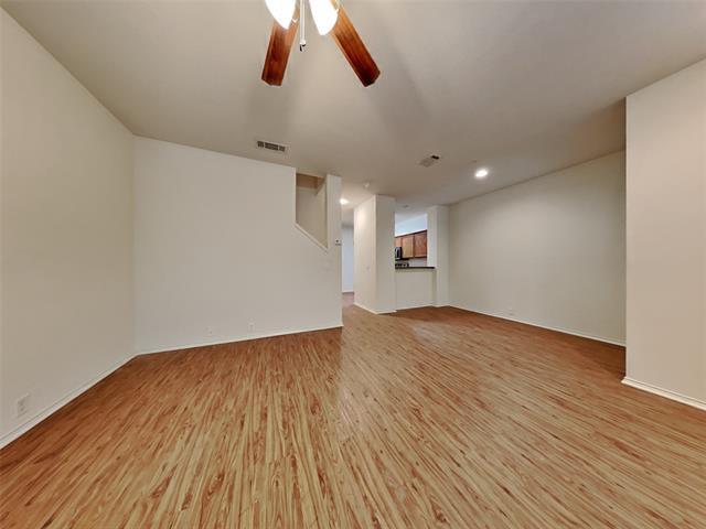 Foto del edificio - 408 Jeans Creek Dr