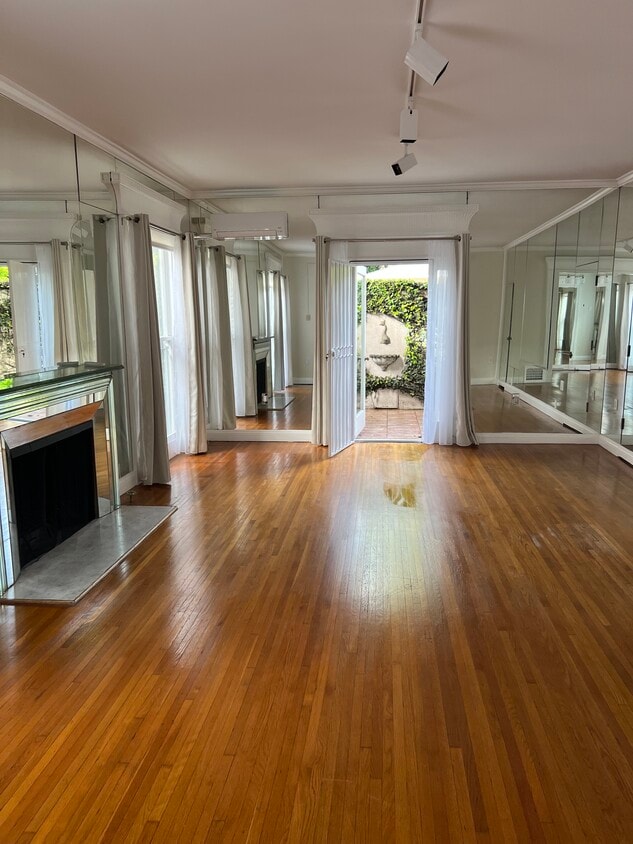 Foto principal - 8276 Norton Ave