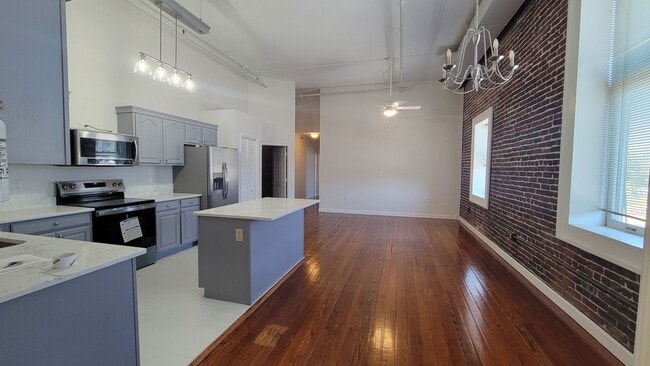 Foto del edificio - 121 W Jackson Ave