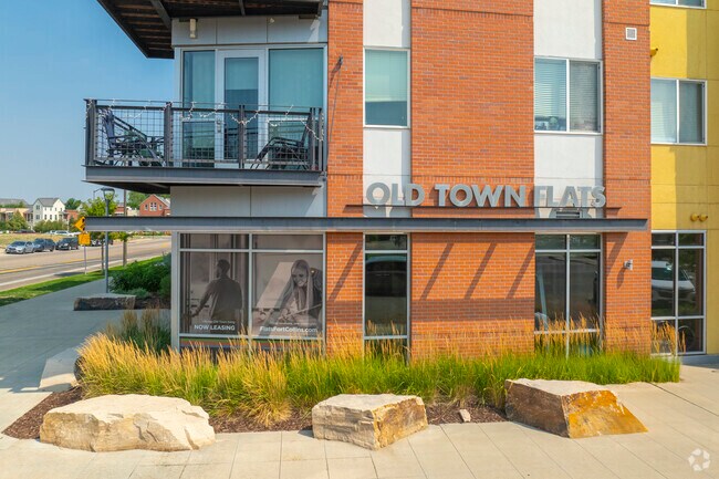 Entrada - Old Town Flats