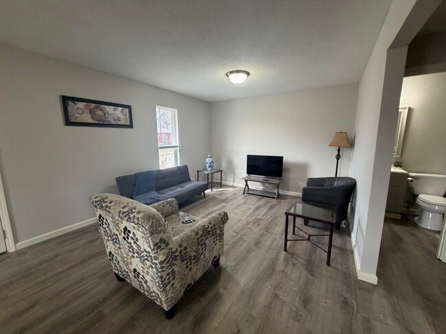 Foto del edificio - 202 Wheaton Ct