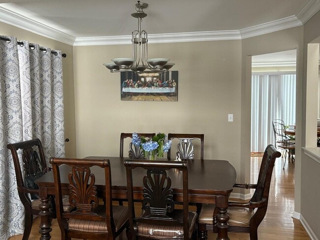 Foto del edificio - 1375 Burnett Dr