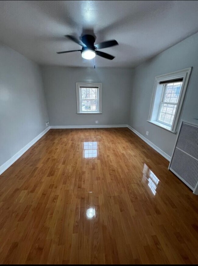 Foto del edificio - 642 City Island Ave