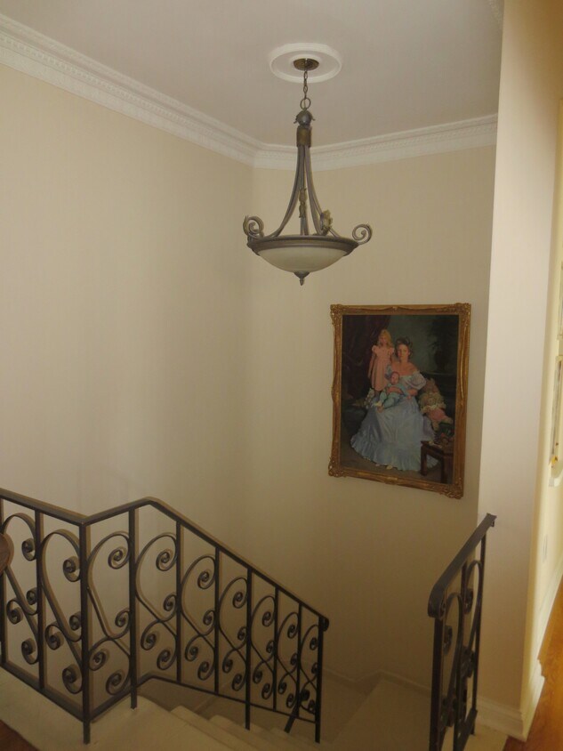 Primary Photo - 1400 N Laurel Ave